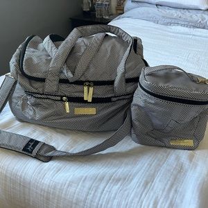 Juju Be duffel bag with cell pack.